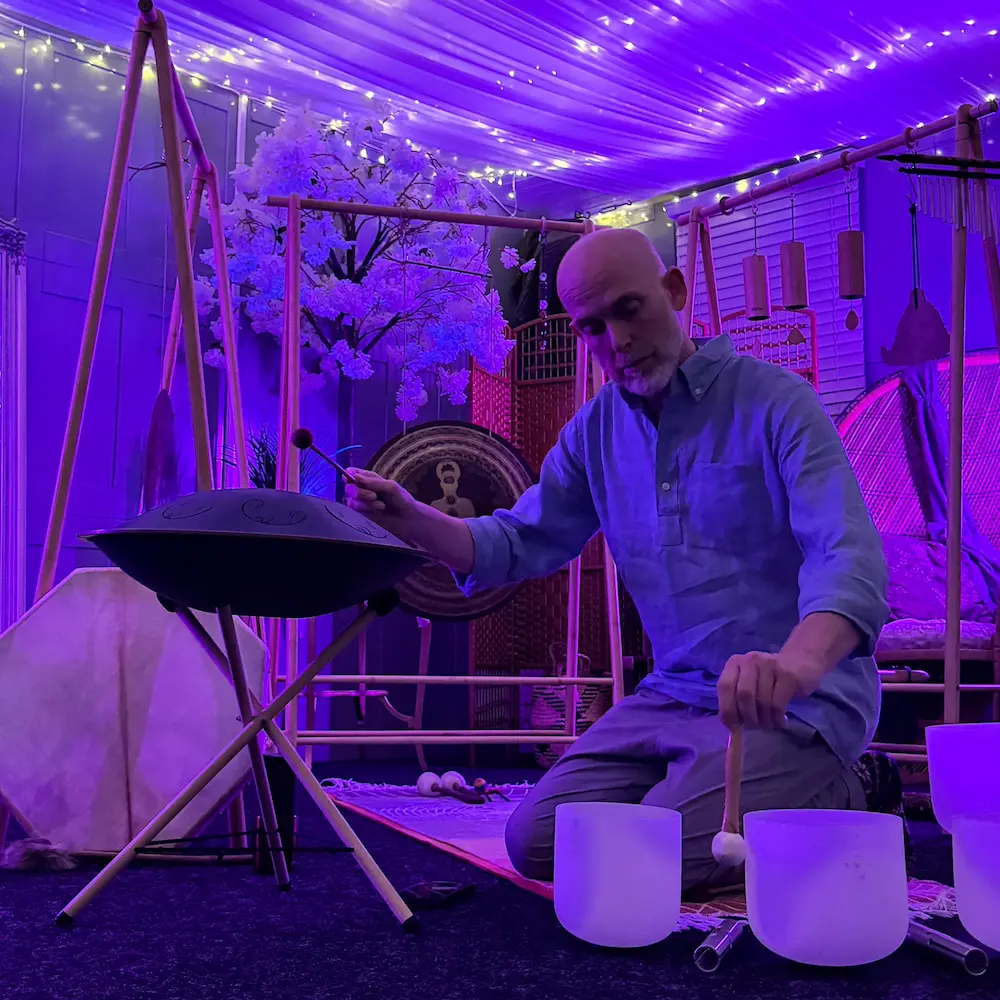 Neil Playing Rav Vast